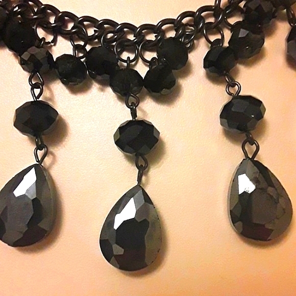 BLACK CRYSTAL TEARDROPS NECKLACE - Picture 3 of 8
